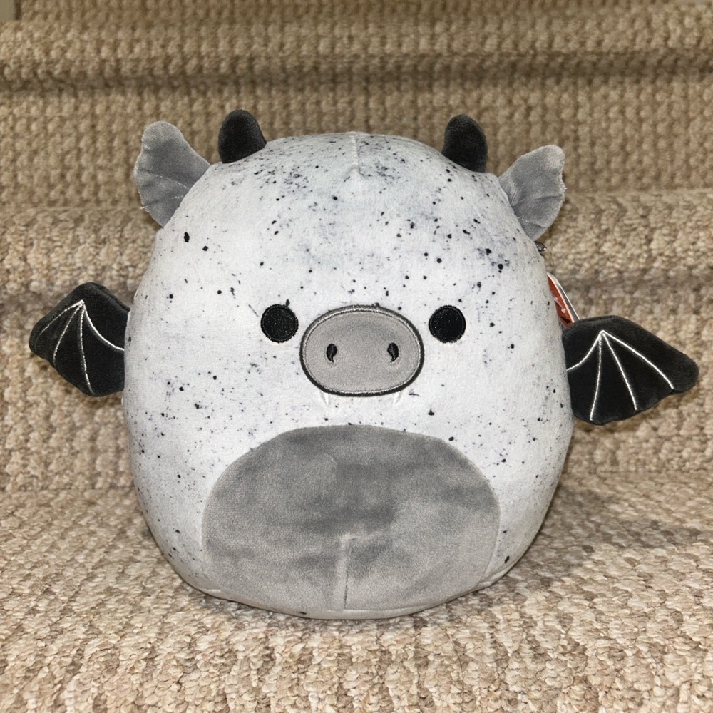 8 Inch Gio Halloween edition Squishmallow. 01.25.2022
